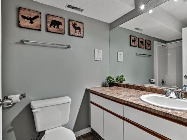 New! Cozy Rocky Mountain Chalet Managed By Little Sister Getaways Canmore Buitenkant foto