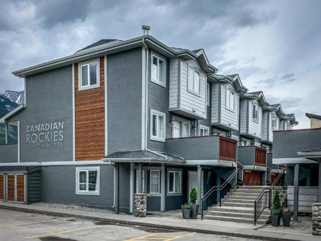 New! Cozy Rocky Mountain Chalet Managed By Little Sister Getaways Canmore Buitenkant foto