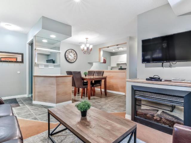 New! Cozy Rocky Mountain Chalet Managed By Little Sister Getaways Canmore Buitenkant foto