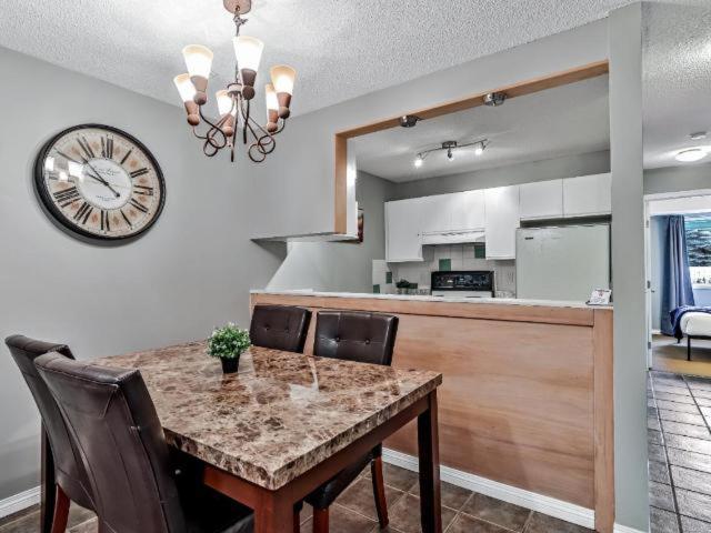 New! Cozy Rocky Mountain Chalet Managed By Little Sister Getaways Canmore Buitenkant foto