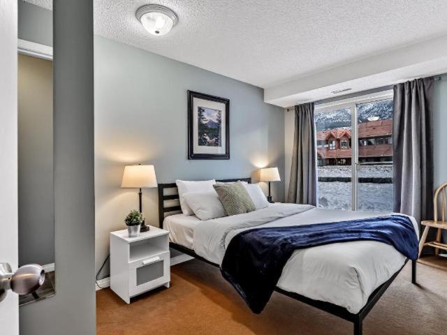 New! Cozy Rocky Mountain Chalet Managed By Little Sister Getaways Canmore Buitenkant foto
